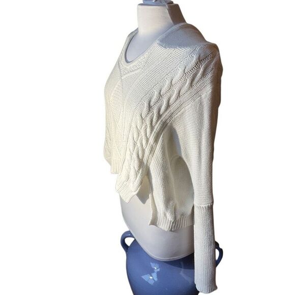 Olivaceous Hooded Cableknit Sweater. Small White. Cropped, oversize. 100% cotton - Picture 15 of 16